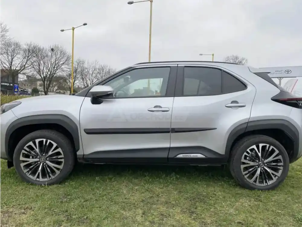 Boční lišty dveří Toyota Yaris Cross 2021-2026 Objednat Nyní