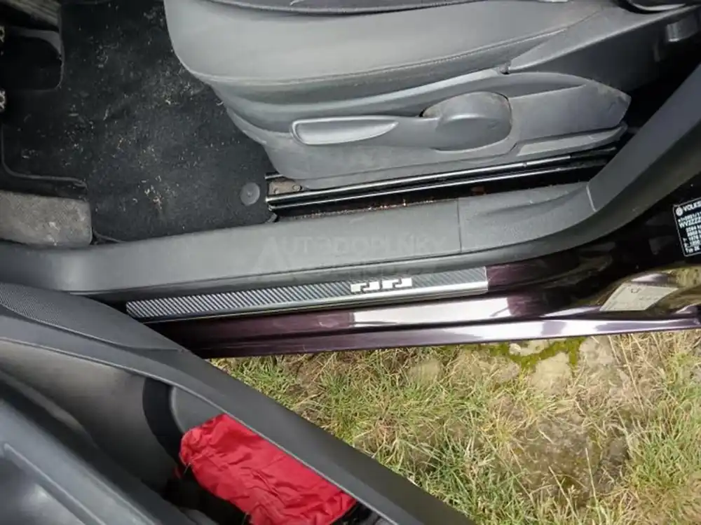 Prahové lišty VW Caddy 2004-2020 • nerez s karbonem Nejprodávanější