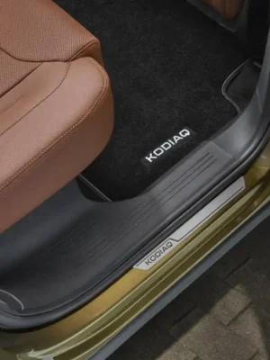 Škoda Kodiaq II-Zadní dekorativní prahové lišty original - stříbrné Značkový