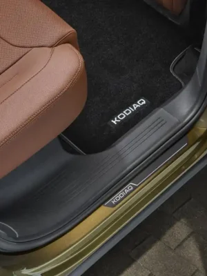 Škoda Kodiaq II-Zadní dekorativní prahové lišty original - černé Rychlé Dodání