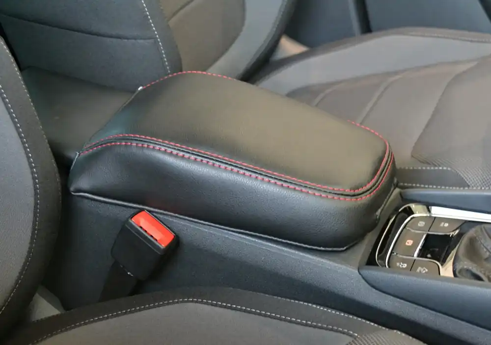 Přímo Od Výrobce Škoda Kodiaq-Kožený potah loketní opěrky Jumbo box - červené prošití