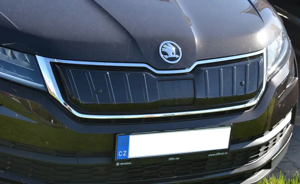 Škoda Kodiaq-Zimní clona přední masky KI-R glossy black Kup Teď