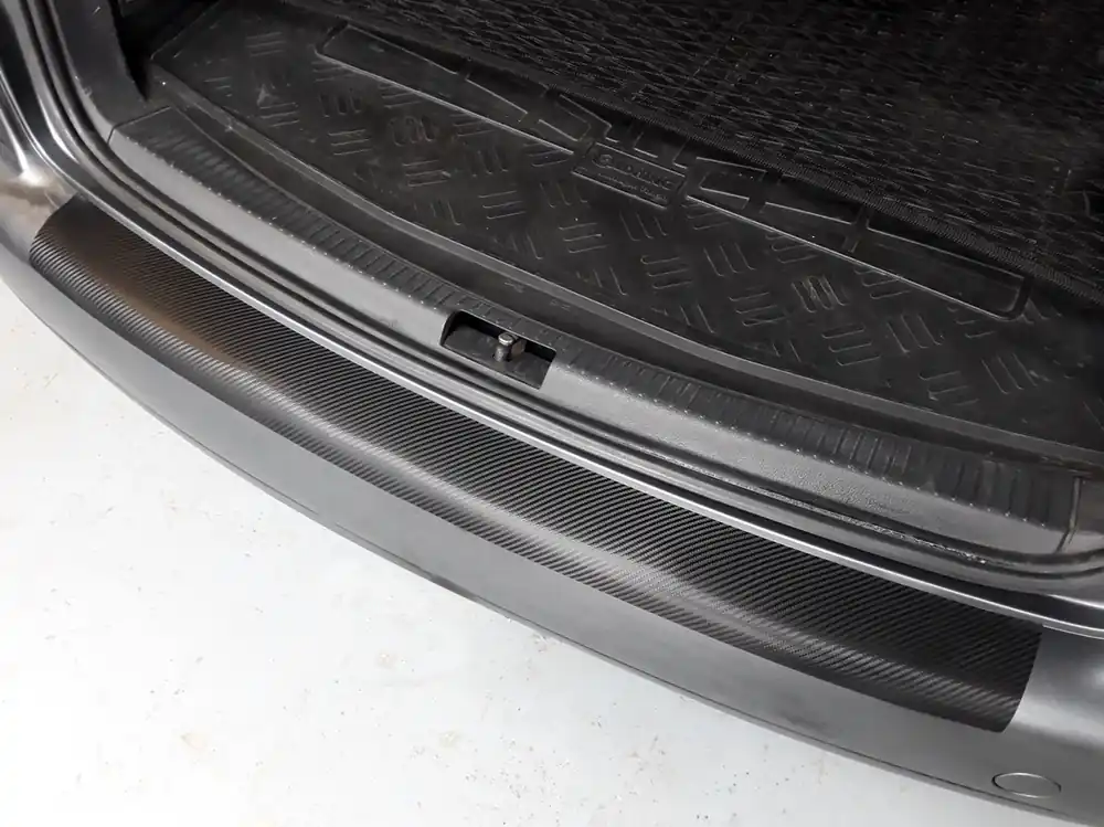 Horká Nabídka Škoda Octavia III RS combi-Ochranná fólie ORAFOL na zadní nárazník - karbon