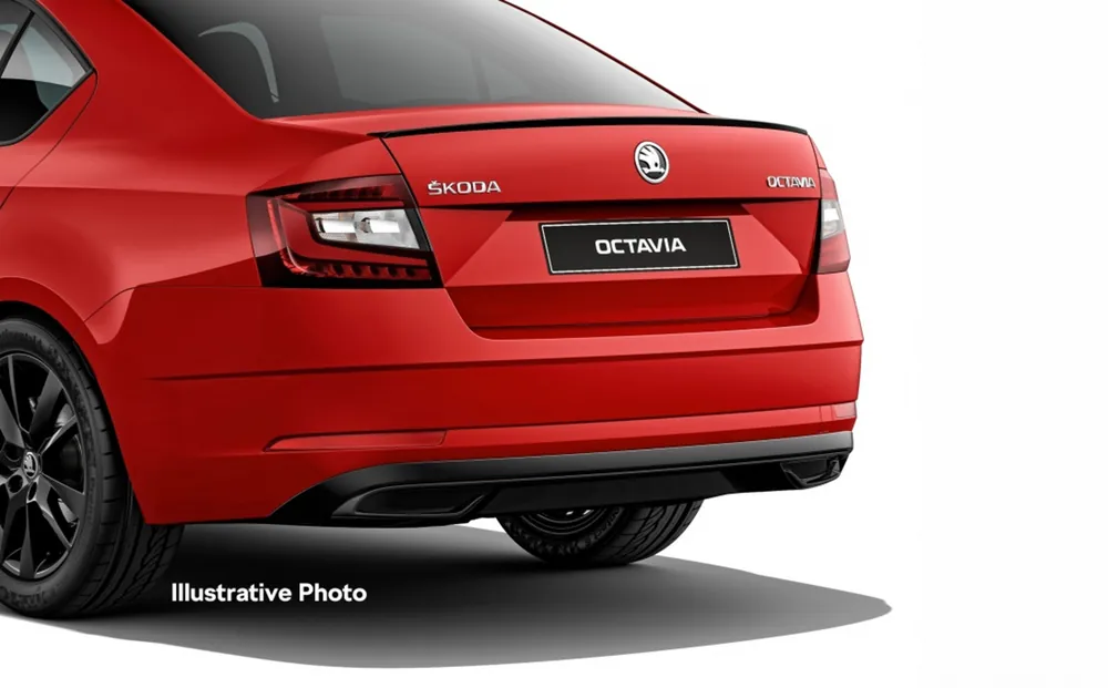 Horká Nabídka Škoda Octavia III facelift-Spoiler zadního nárazníku original - černá metalíza