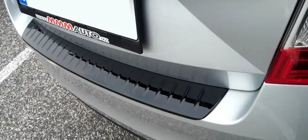 Jen Po Omezenou Doba Škoda Octavia III sedan-Ochranný kryt zadního nárazníku - glossy black