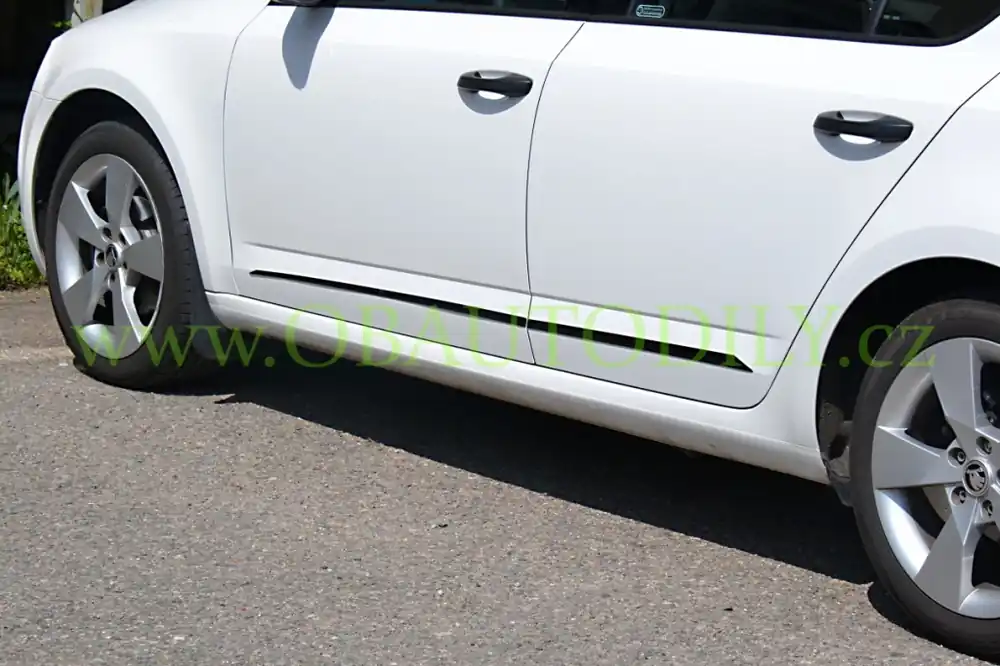 Škoda Octavia III-Boční dveřní lišty Glossy Black ve stylu SportLine - 4 ks Vrácení Zdarma