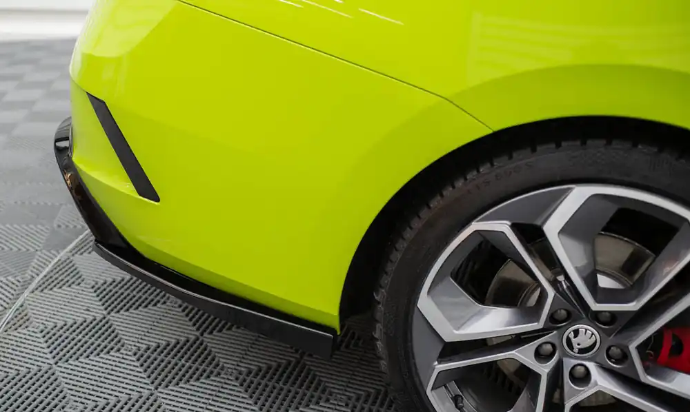Ověřený Škoda Octavia IV RS-Boční difuzory pod zadní nárazník Mk4 (černý lesk V4) Maxton