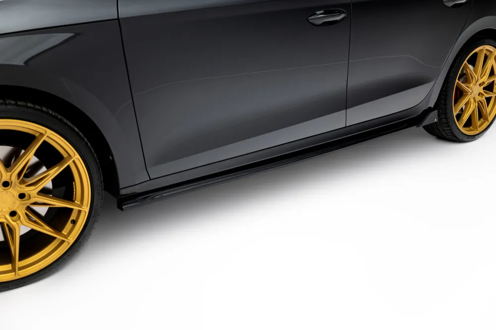 Poslední Šance Škoda Octavia IV RS-Boční prahové nástavce Mk4 (černý lesk V2) Maxton