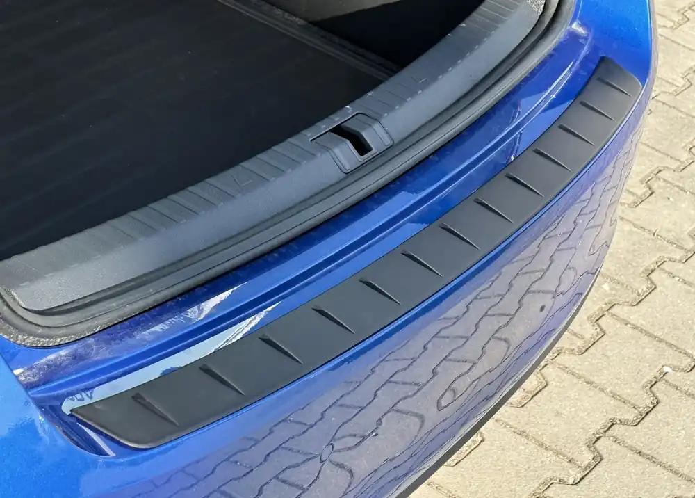 Škoda Octavia IV sedan-Nerez kryt zadního nárazníku original - černý elox Finální Výprodej