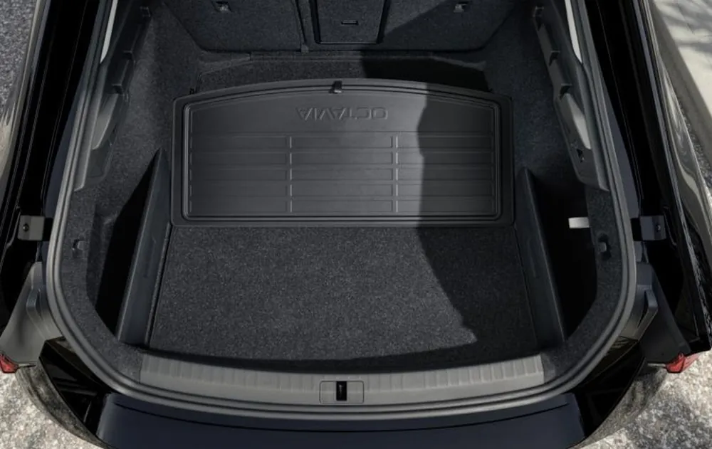 Škoda Octavia IV sedan-Oboustranný skládací koberec (základní podlaha) original Akční Cena