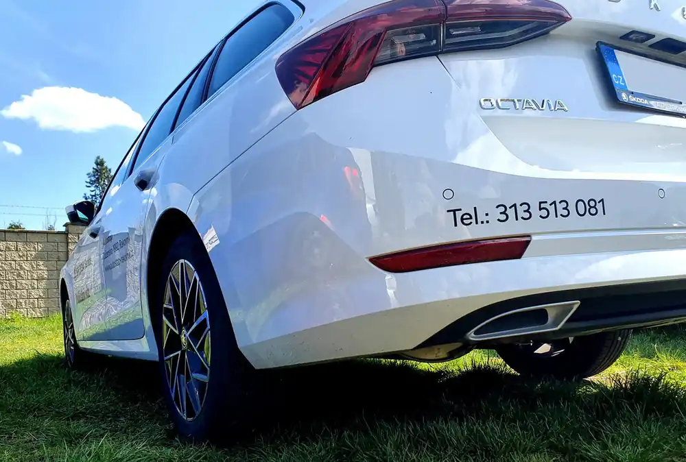 Must-Have Škoda Octavia IV-Atrapy výfuku RS design - alu look
