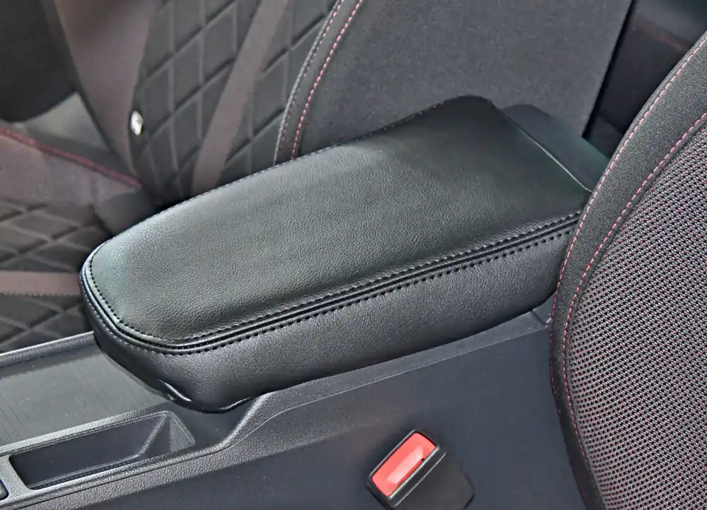 Koupit Online Škoda Octavia IV-Kožený potah loketní opěrky - černé prošití