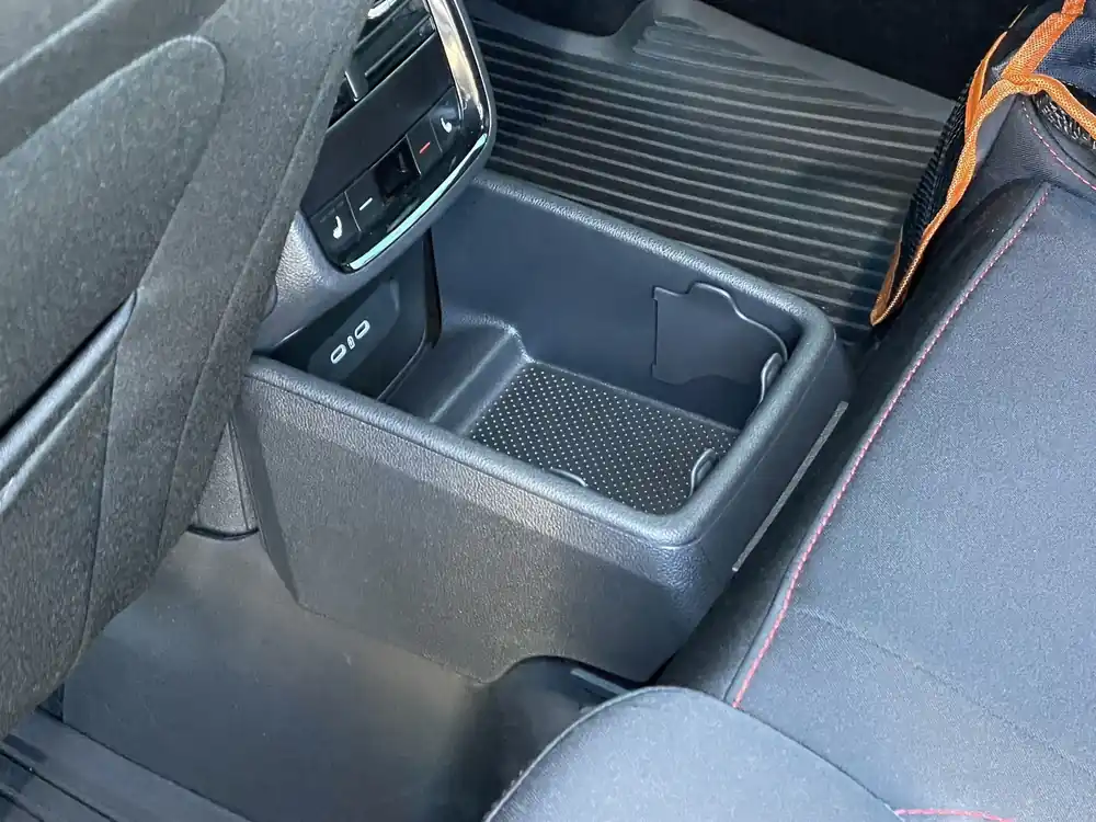 Škoda Octavia IV-Zadní odkládací schránka na středový tunel original Rychlé Dodání