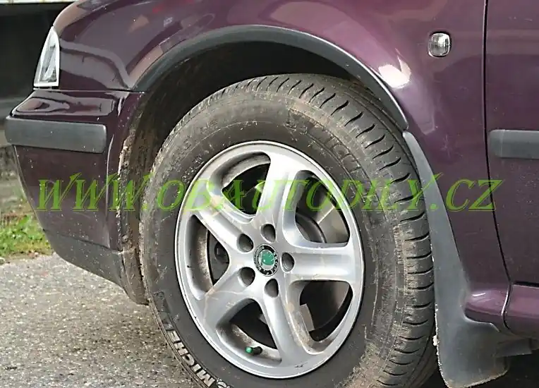 Škoda Octavia-Plastové lemy (menší) - 4 ks Autentický