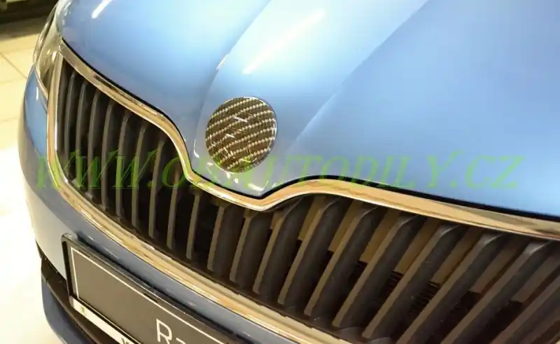 Nízká Cena Škoda Rapid-Kryt předního nebo zadního znaku - karbon